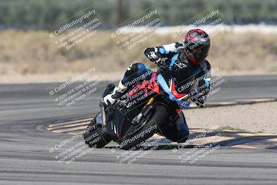 media/Oct-13-2025-Moto Forza (Mon) [[a66d839500]]/3-B Group/Session 3 (Turn 16)/